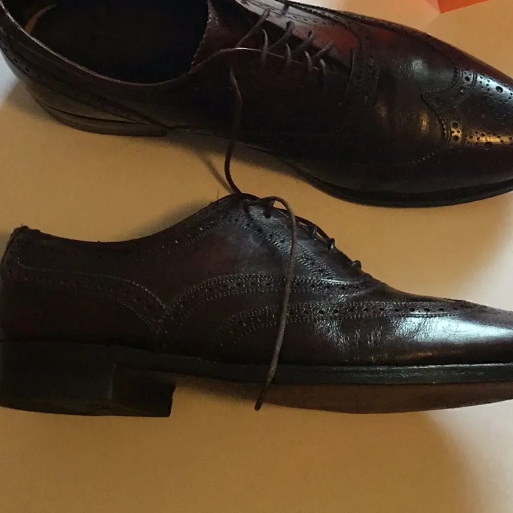 Men’s vintage wing tips in reddish brown in 9 1/2